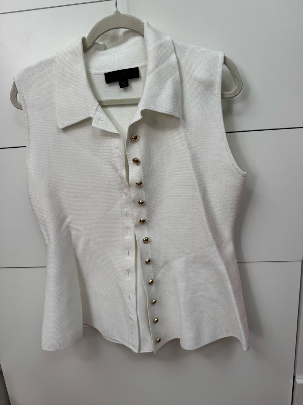 Zara White Sleeveless Peplum Button-Front Top with Pointed Collar - Picture 3 of 4